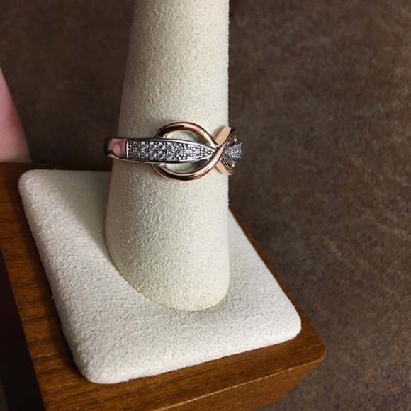 Sterling and rose gold size 8 unique ring. Stunning - Picture 4 of 4